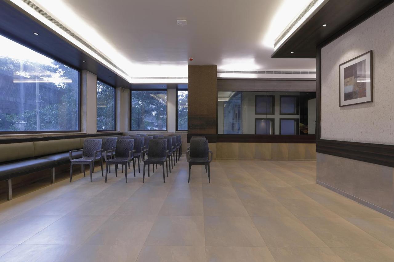 Hotel Ariana Residency ムンバイ エクステリア 写真