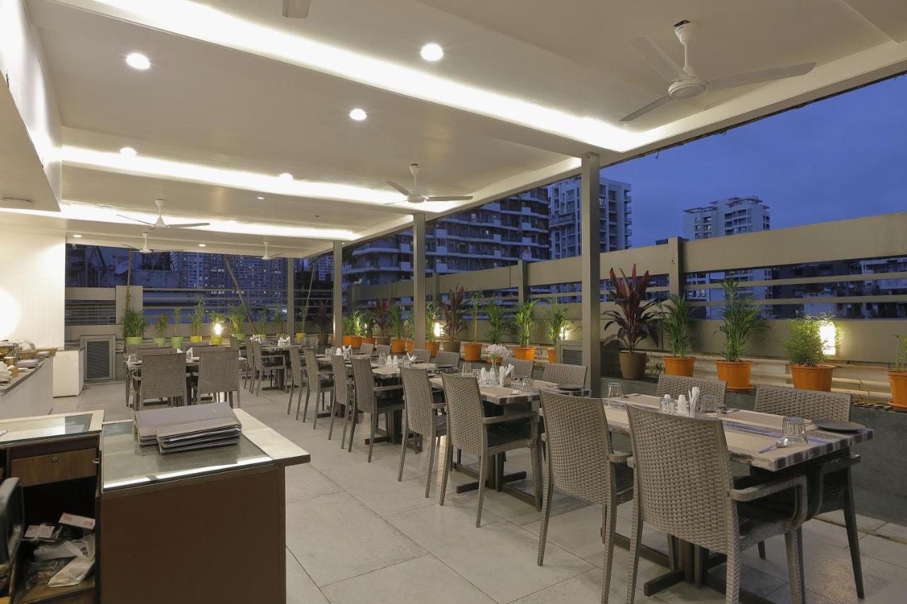 Hotel Ariana Residency ムンバイ エクステリア 写真